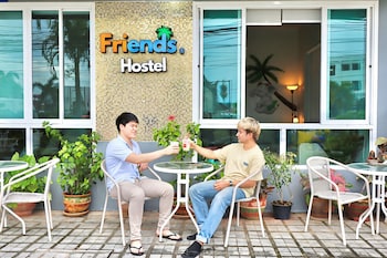 friends hostel phuket airport