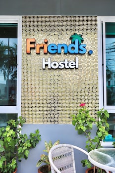 friends hostel phuket airport