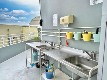 friends hostel phuket airport