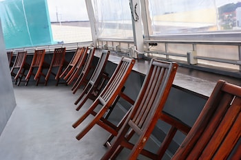 friends hostel phuket airport