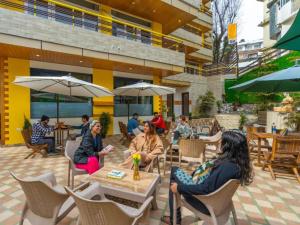 the hosteller mcleodganj bhagsu waterfall