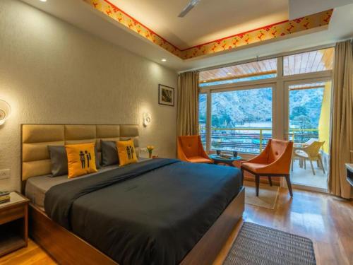 the hosteller mcleodganj bhagsu waterfall