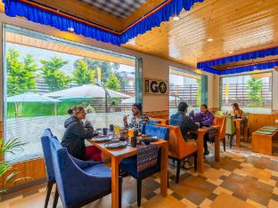 the hosteller mcleodganj bhagsu waterfall