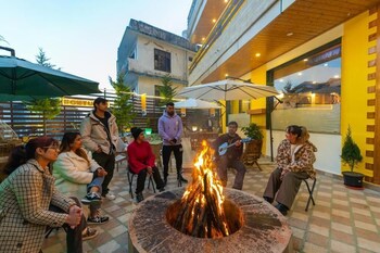the hosteller mcleodganj bhagsu waterfall