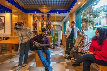 the hosteller mcleodganj bhagsu waterfall