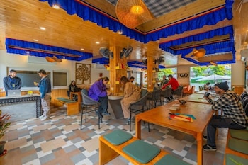 the hosteller mcleodganj bhagsu waterfall