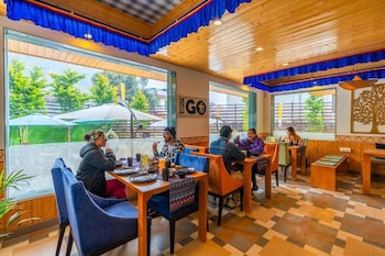the hosteller mcleodganj bhagsu waterfall