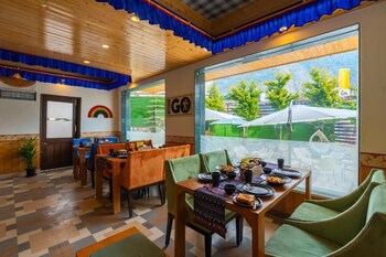the hosteller mcleodganj bhagsu waterfall
