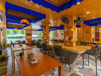 the hosteller mcleodganj bhagsu waterfall