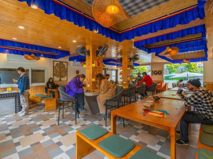 the hosteller mcleodganj bhagsu waterfall