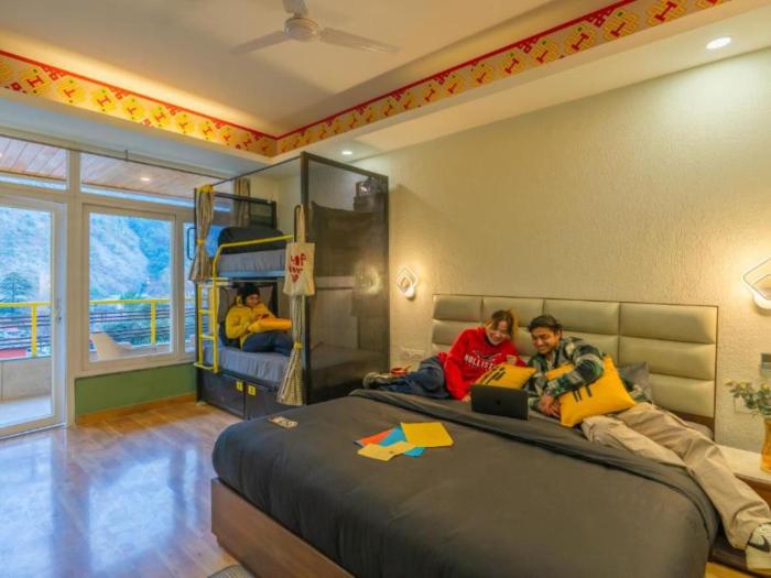 the hosteller mcleodganj bhagsu waterfall