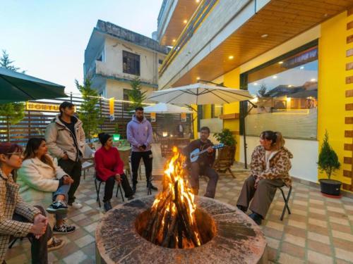the hosteller mcleodganj bhagsu waterfall
