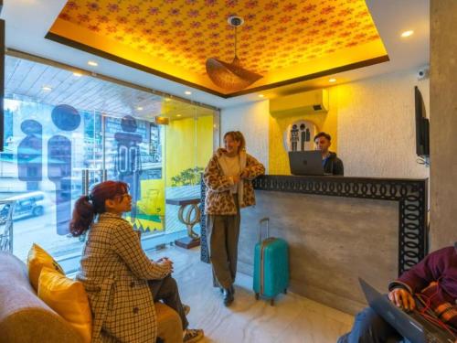 the hosteller mcleodganj bhagsu waterfall