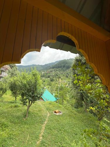 the rustic jibhi backpackers hostel