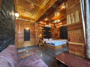 the rustic jibhi backpackers hostel