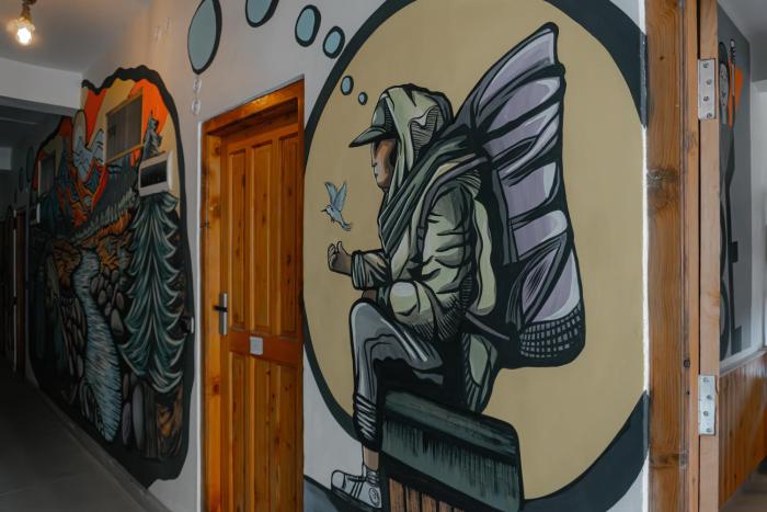 the rustic jibhi backpackers hostel