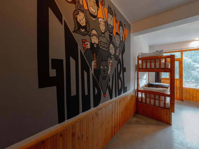 the rustic jibhi backpackers hostel