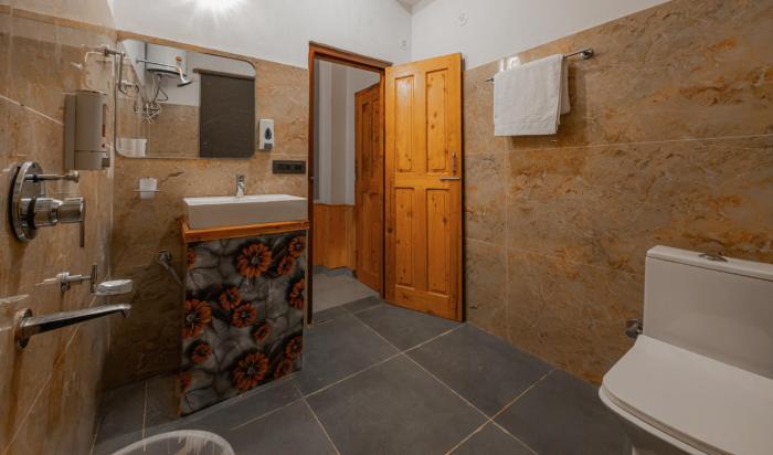 the rustic jibhi backpackers hostel