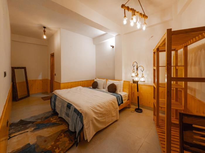 the rustic jibhi backpackers hostel