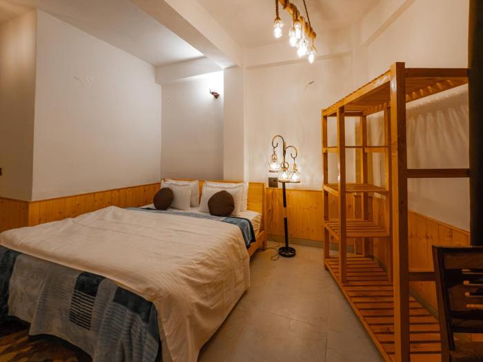 the rustic jibhi backpackers hostel