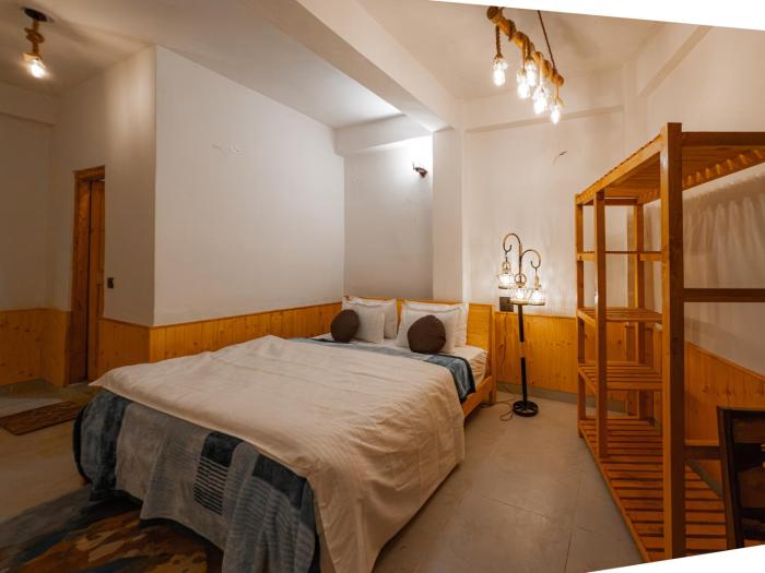 the rustic jibhi backpackers hostel