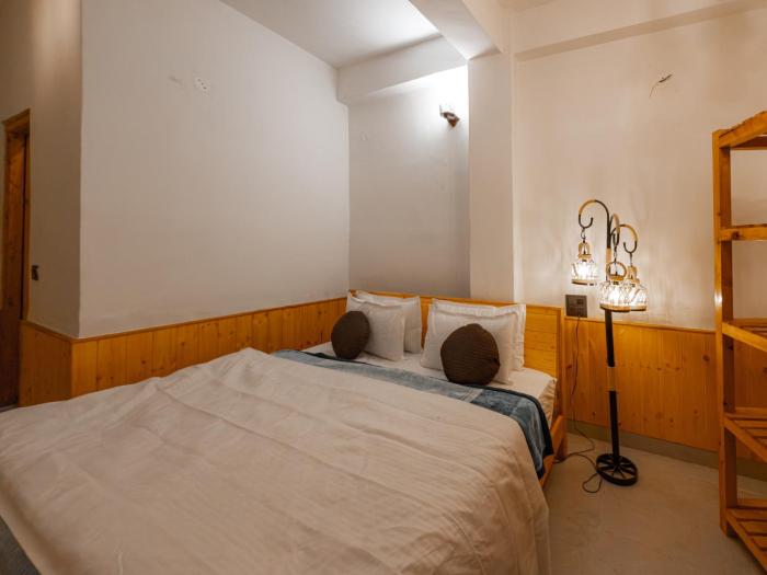 the rustic jibhi backpackers hostel