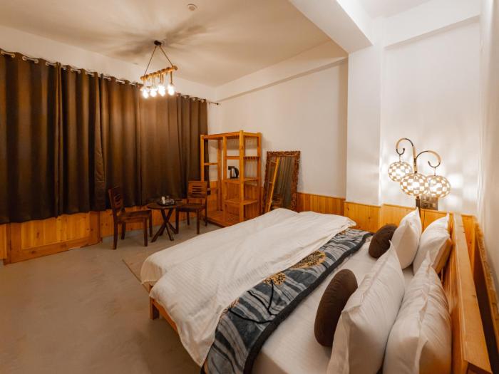 the rustic jibhi backpackers hostel