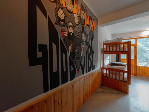 the rustic jibhi backpackers hostel