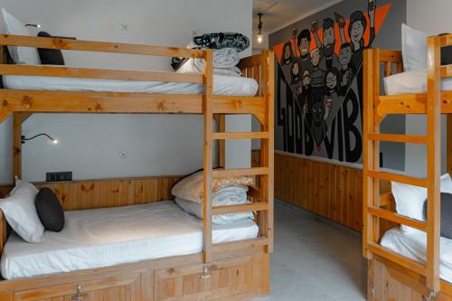 the rustic jibhi backpackers hostel