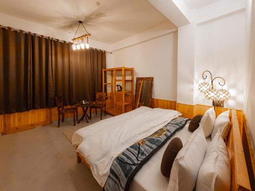 the rustic jibhi backpackers hostel