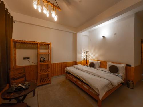 the rustic jibhi backpackers hostel