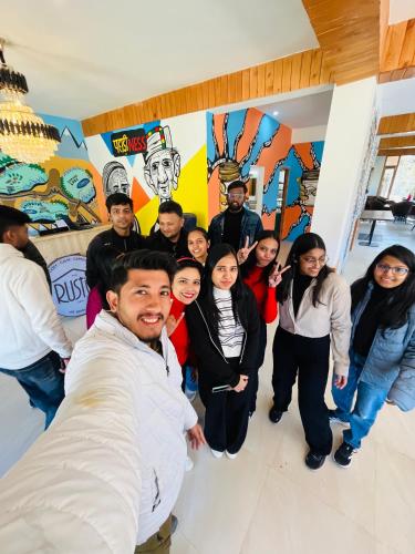 the rustic jibhi backpackers hostel