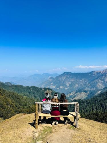 the rustic jibhi backpackers hostel