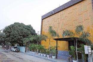 hotel yellow courtyard unit of rvs