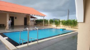 The Sol Street Villa,,4 star