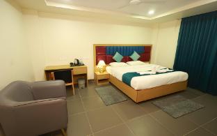hotel abhiram inn