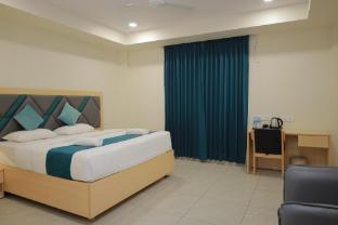 hotel abhiram inn