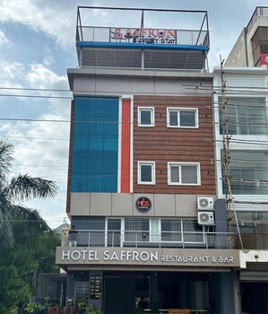 hotel saffron restaurant and bar