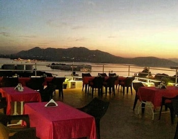 hotel saffron restaurant and bar