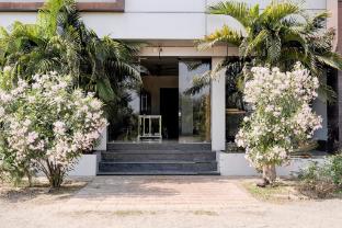 hotel ambika vadodara