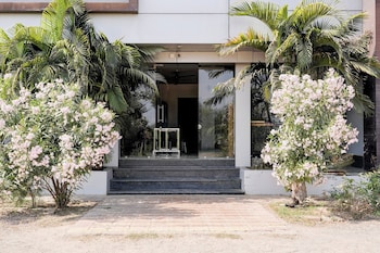 hotel ambika vadodara