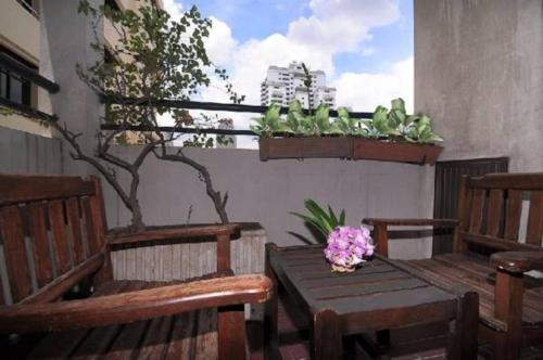 bangkok loft nana station