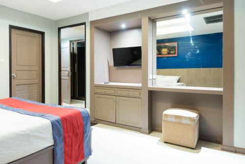 bangkok loft nana station