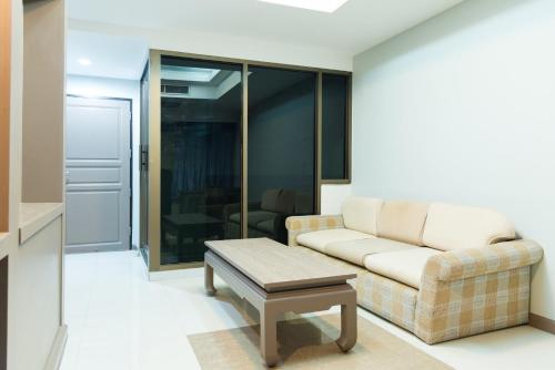 bangkok loft nana station