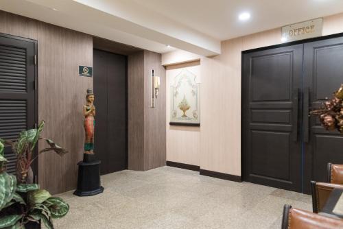 bangkok loft nana station