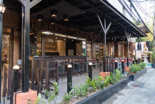 bangkok loft nana station