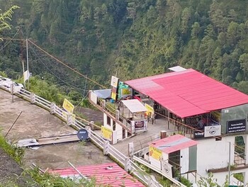 Sarvaheet,,2 star