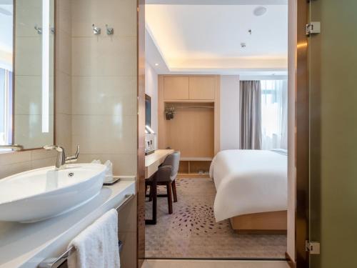 Lavande Hotel Shenzhen International Convention And Exhibition Center,,3 star