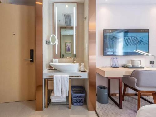 Lavande Hotel Shenzhen International Convention And Exhibition Center,,3 star