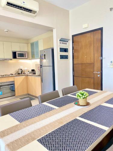 the mactan newtown studio staycation